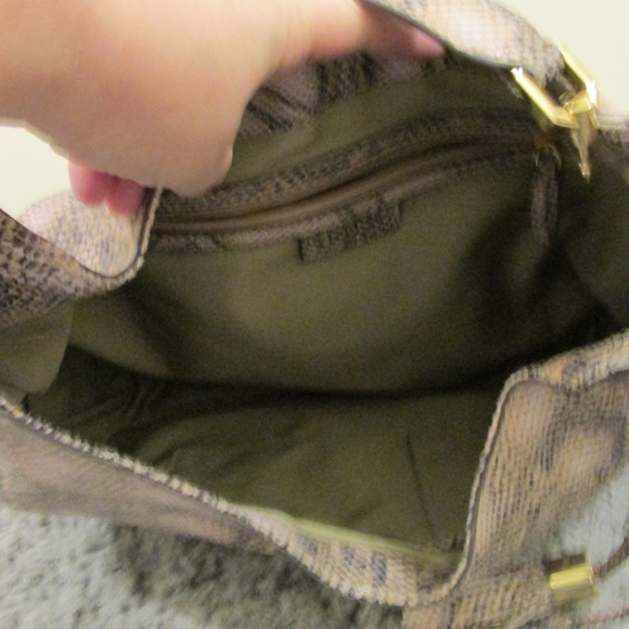 G.I.L.I. by Jill Martin Leather Hobo - Picture 2 of 2